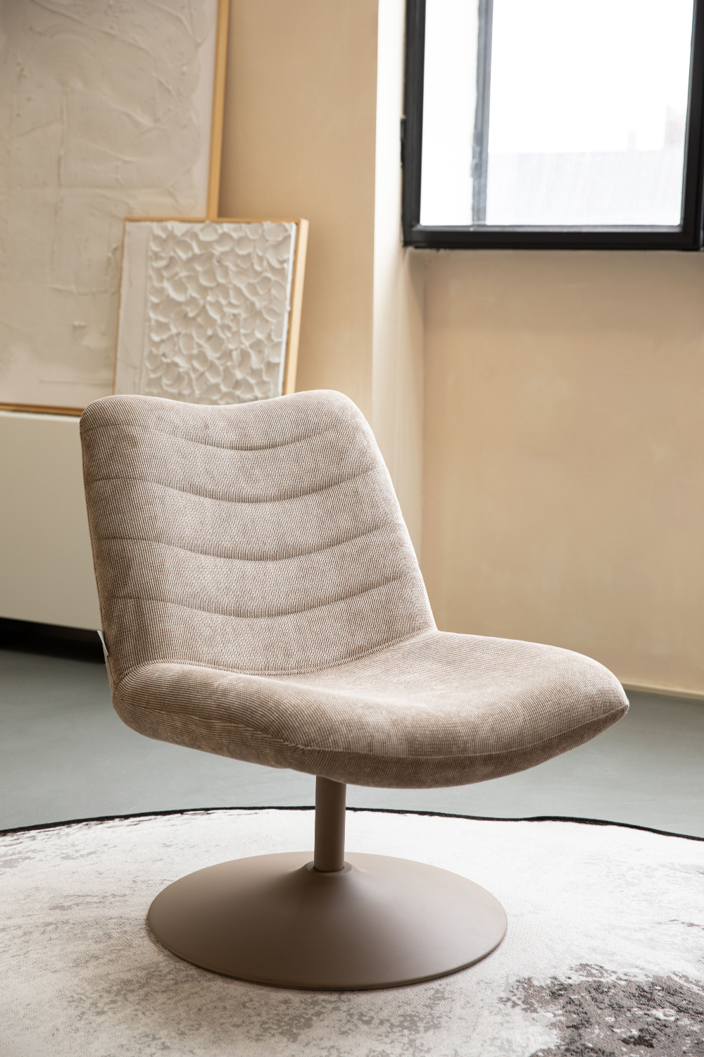 Unicolour Polyester Upholstered Pedestal Swivel Lounge Chair